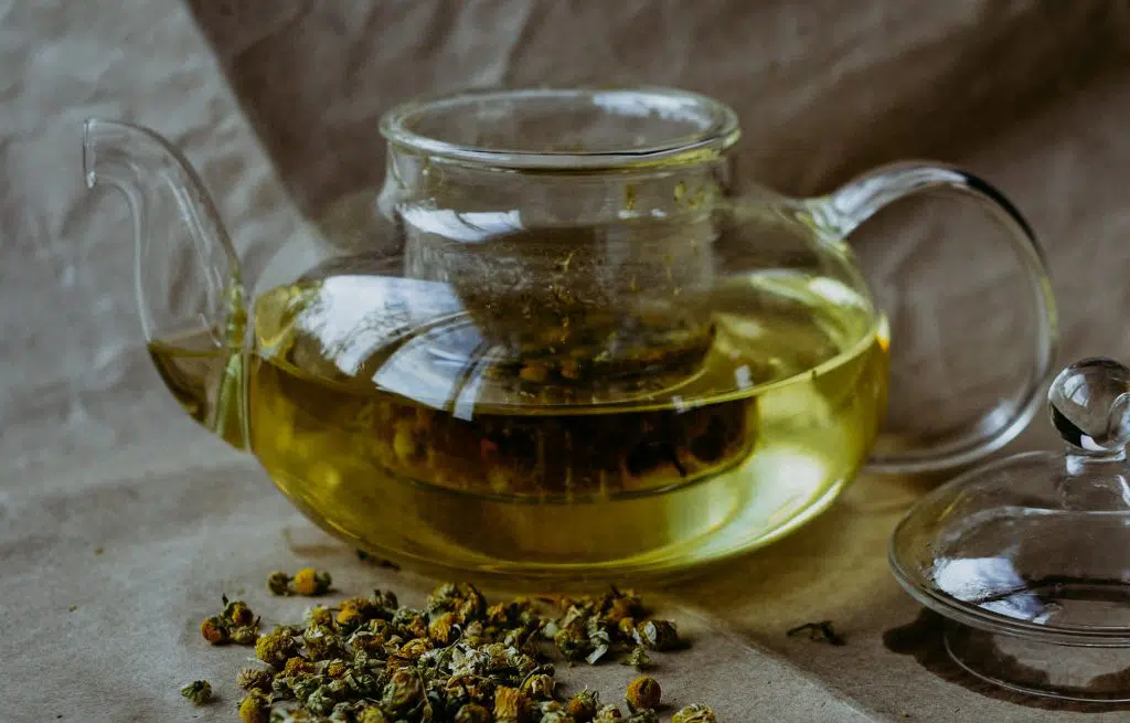 What are the possible effects of green tea on skin health? 2